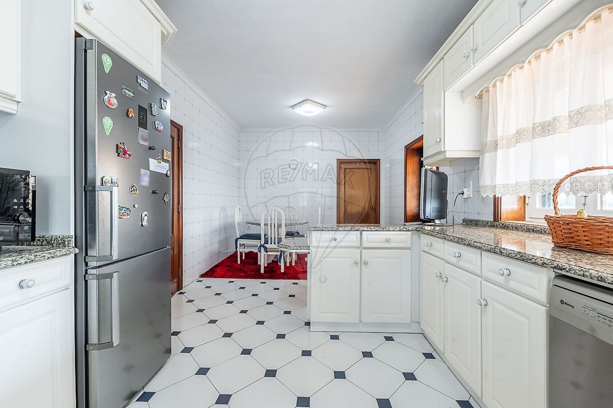 listing 126631003-154 picture-0