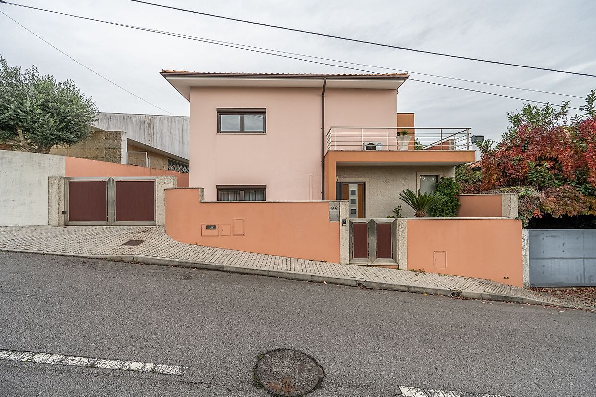 Moradia T4 para venda