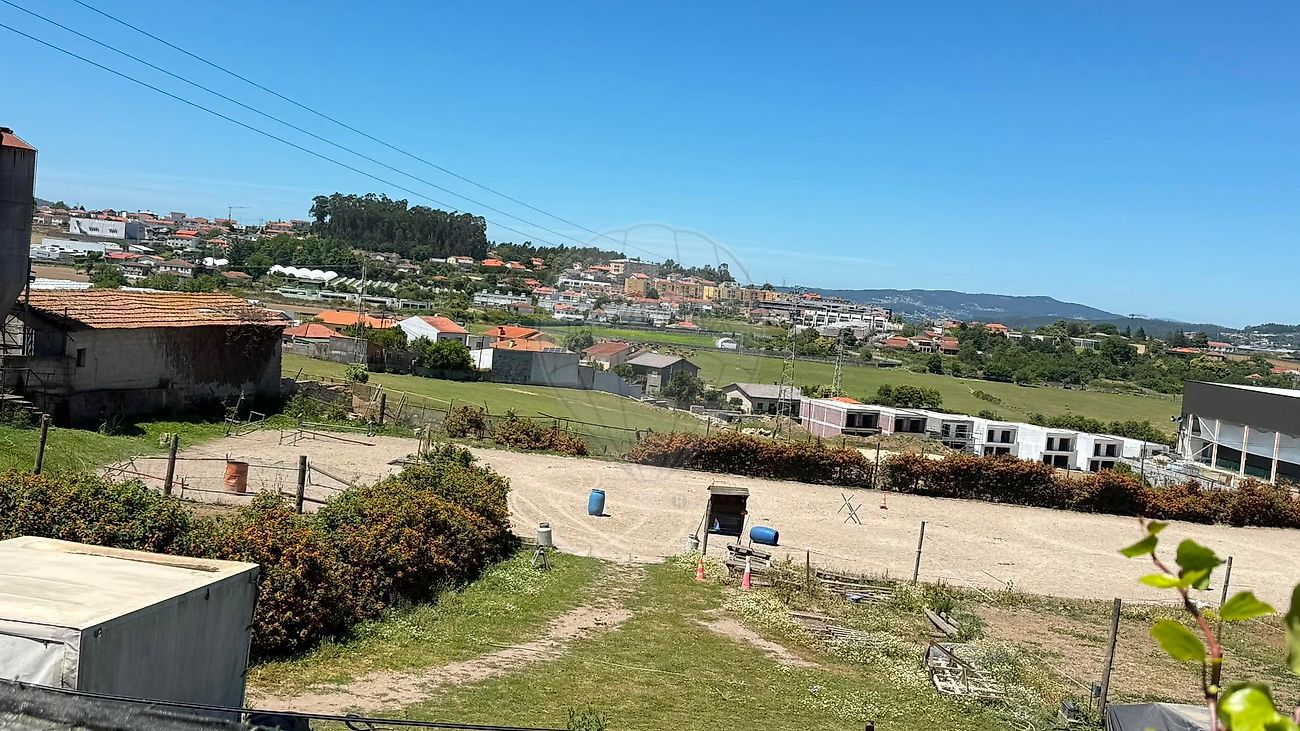 Terreno à venda em Vila Nova de Famalicão