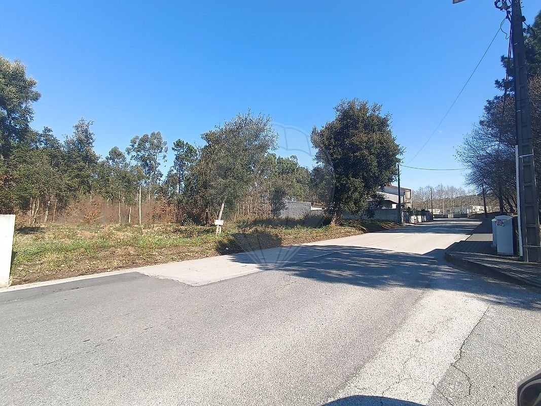 Land for sale in Oliveira de Azeméis, Portugal — €130,000