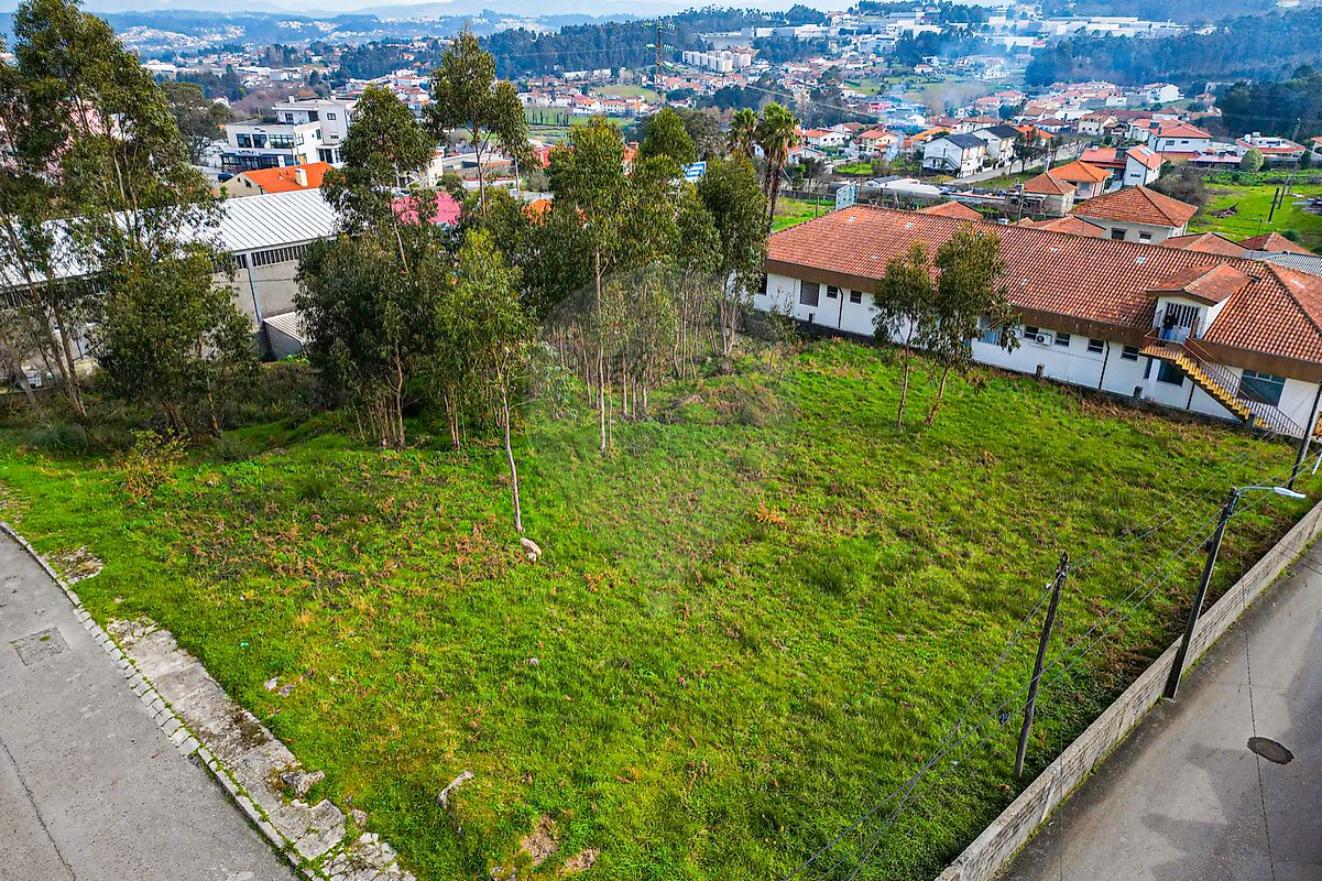 Land for sale in Santa Maria da Feira, Portugal — €249,800
