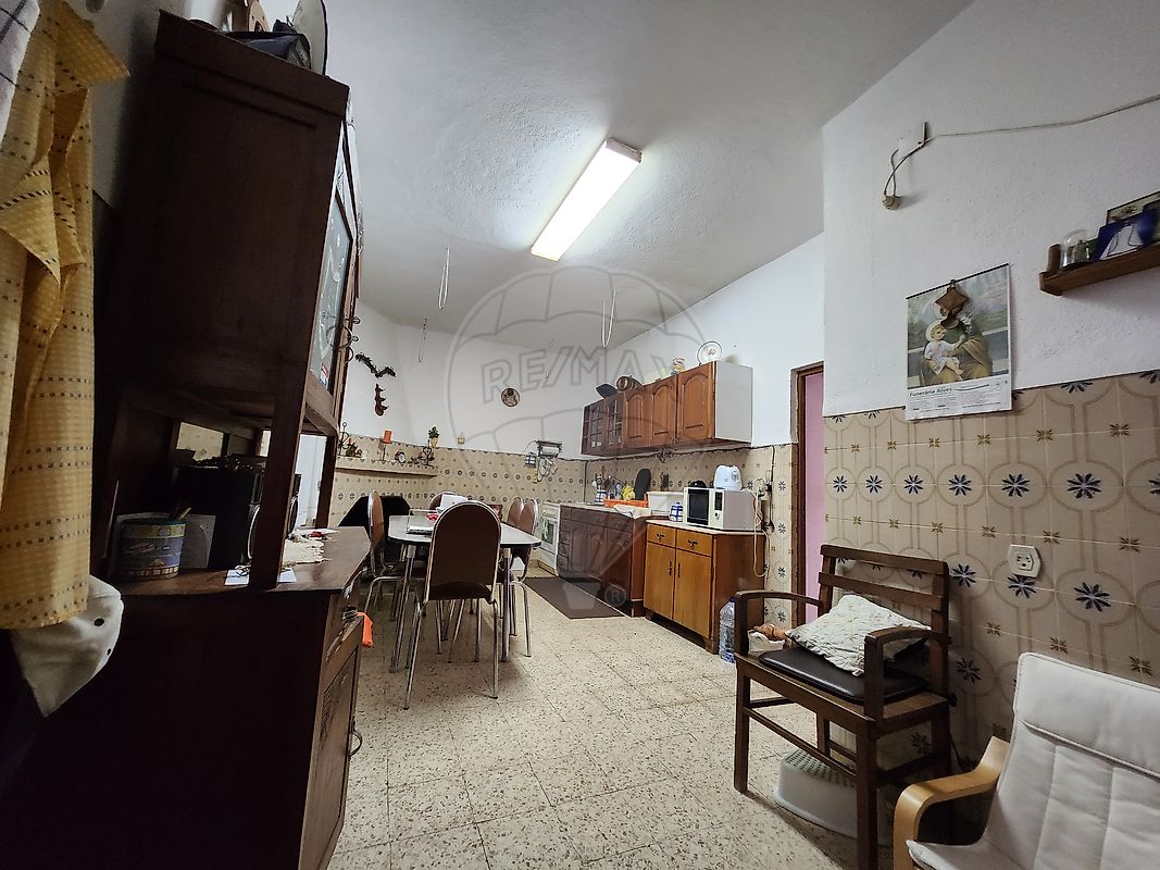 listing 126661023-8 picture-0