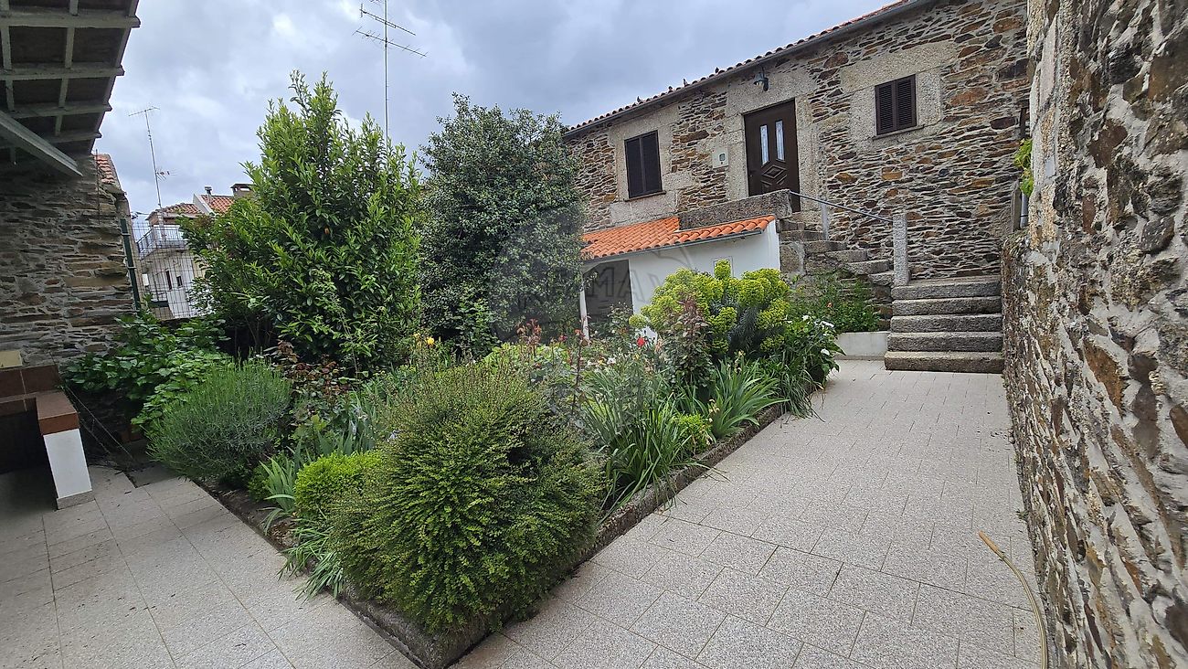 Moradia - Sabugal e Aldeia de Santo António, Sabugal, Guarda
