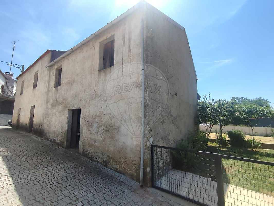 Moradia - Sabugal e Aldeia de Santo António, Sabugal, Guarda