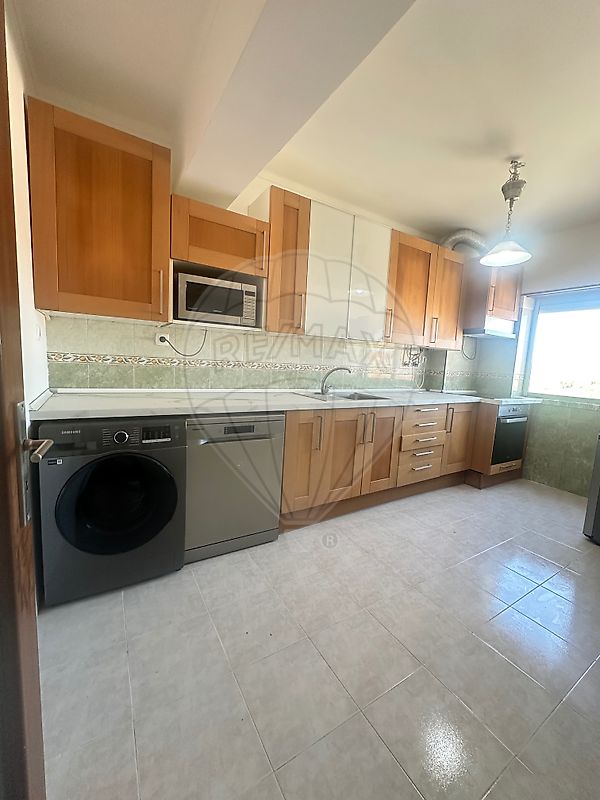 Apartamento T2 para arrendar em Almada