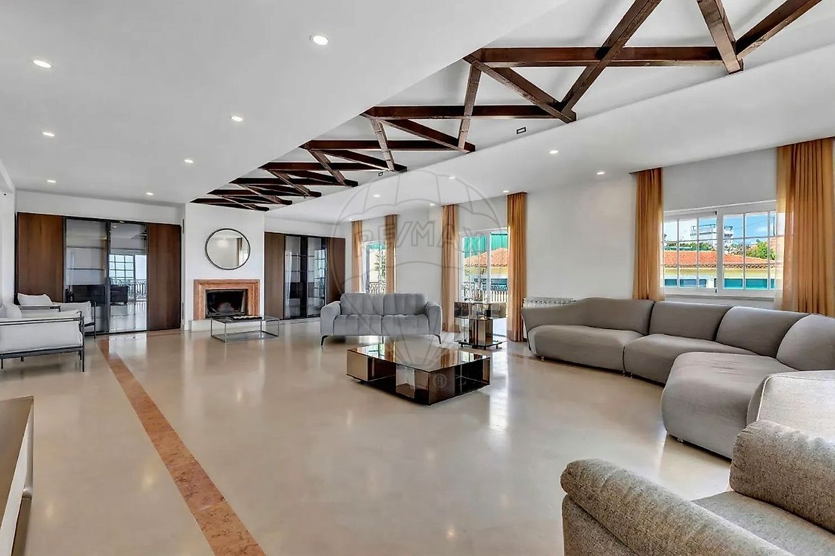 Moradia T9 à venda em Vila Franca de Xira