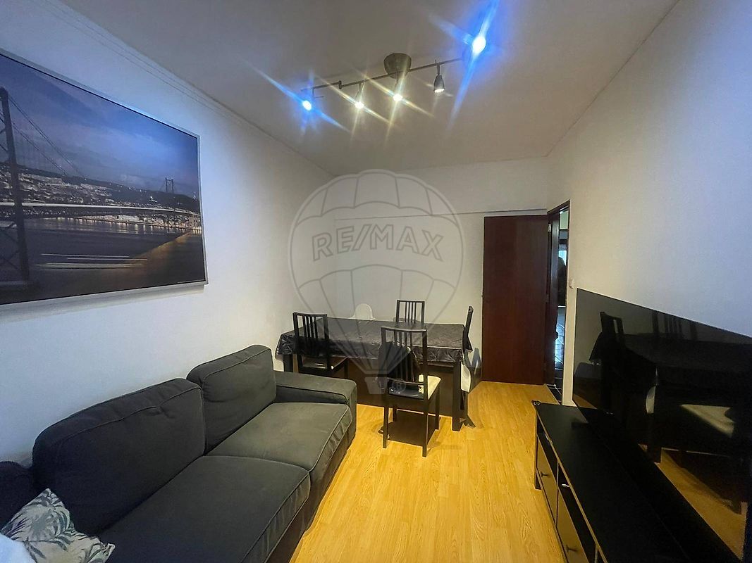 Apartamento T2 à venda em Loures