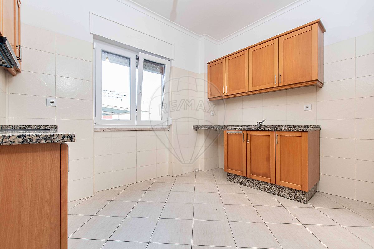 Apartamento T2 para arrendar em Amadora