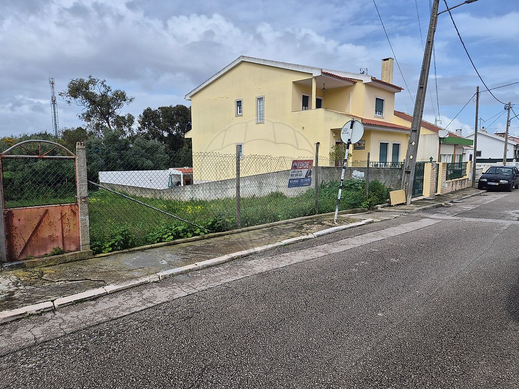 Land for sale in Barreiro, Portugal — €115,000