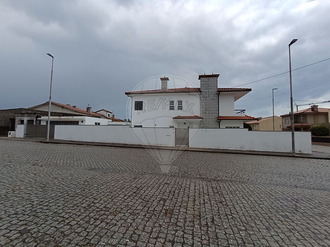 Moradia T4 para venda
