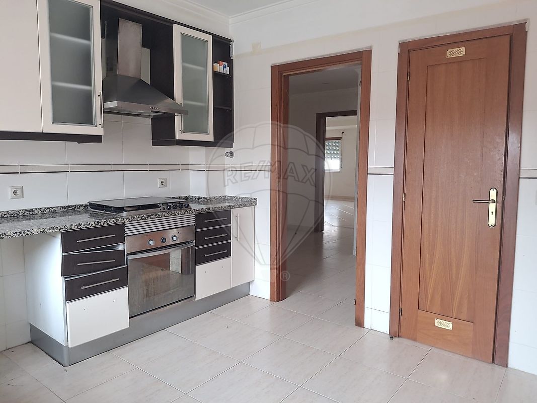 Apartamento T3 à venda em Loures