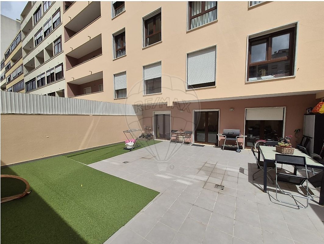 Apartamento T3 à venda em Amadora