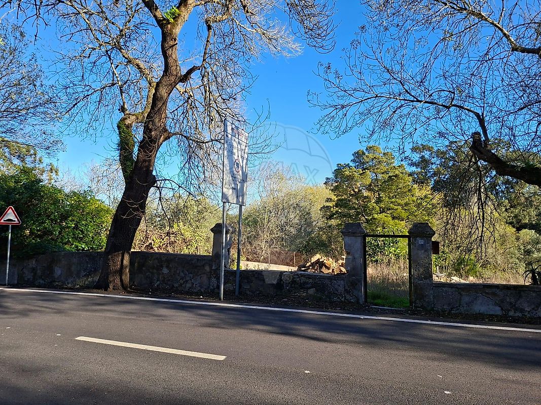 Terreno à venda em Amadora