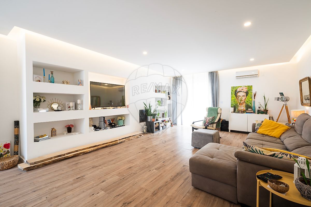 Apartamento T6 à venda em Odivelas