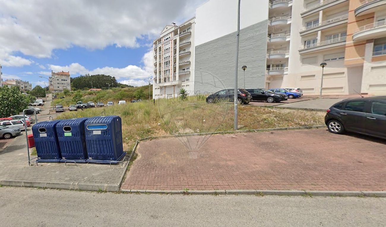 Land for sale in Amadora, Portugal — €380,000