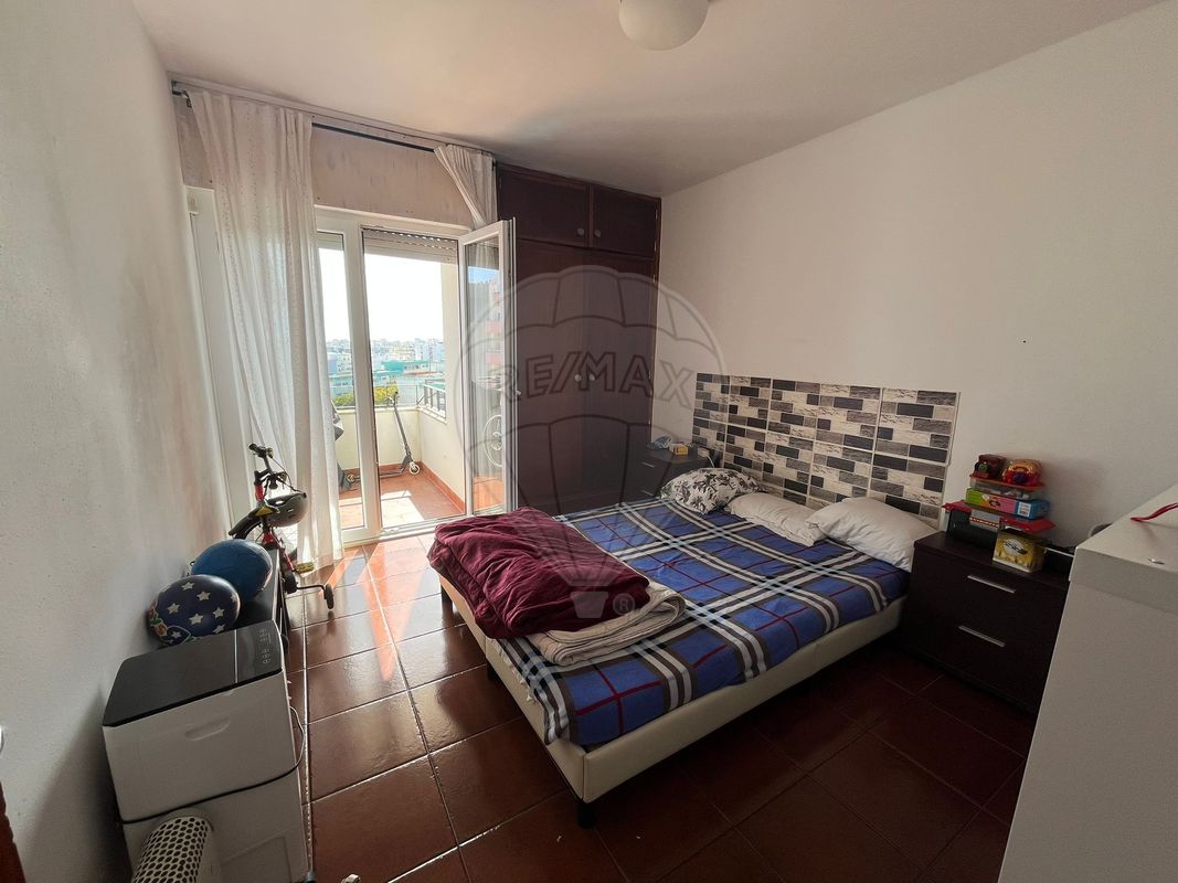 listing 126761029-17 picture-0