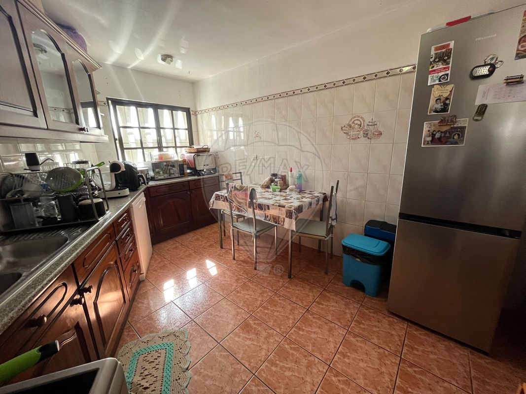 listing 126761029-17 picture-0