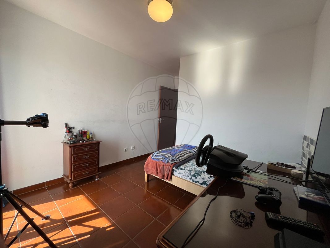 listing 126761029-17 picture-0