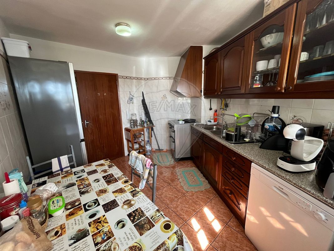 listing 126761029-17 picture-0
