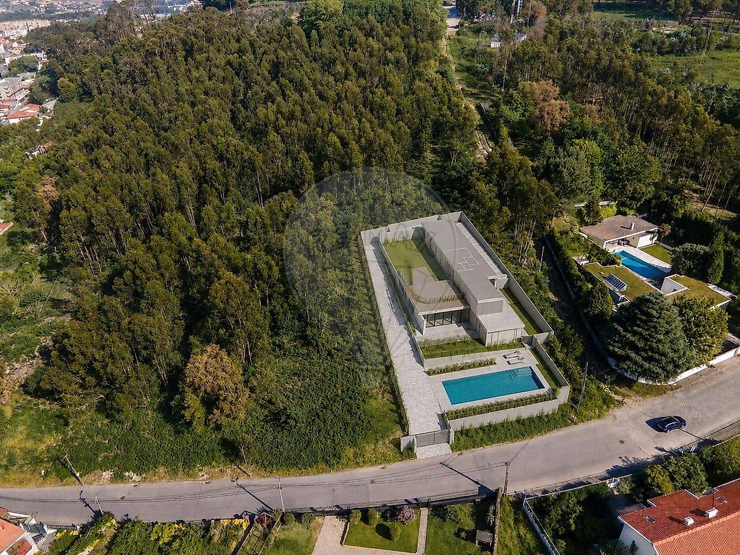 Terreno à venda em Vila Nova de Gaia