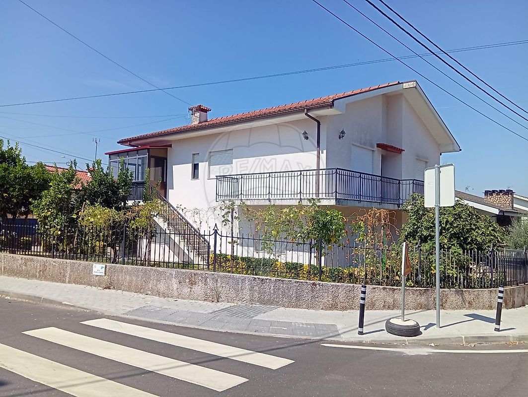 Apartamento T6 à venda em Santo Tirso