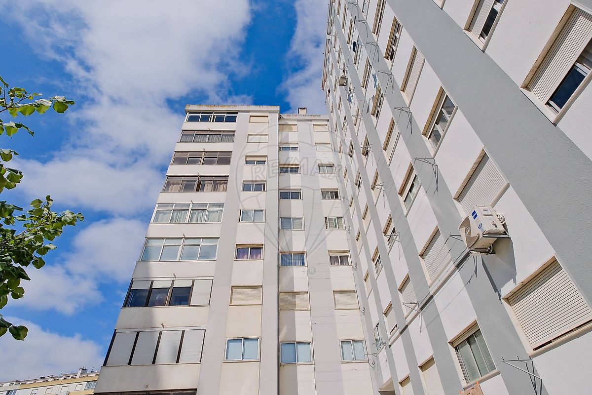 Apartamento T3 à venda em Amadora