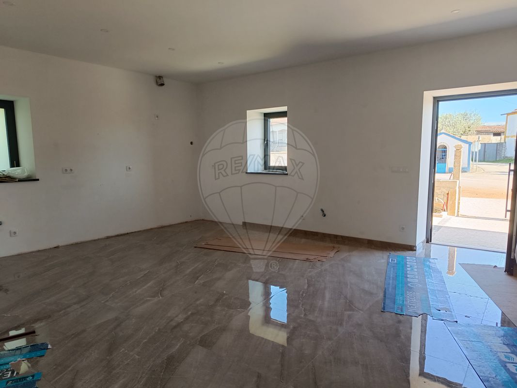 listing 126811005-52 picture-0