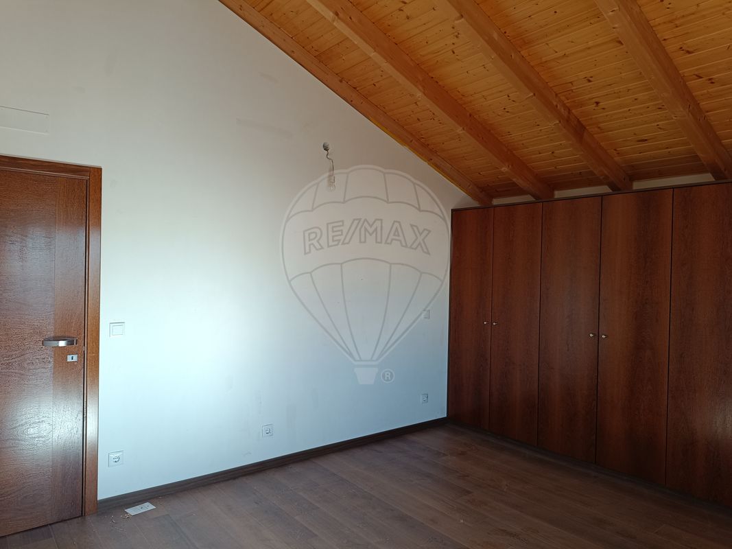 listing 126811005-52 picture-0