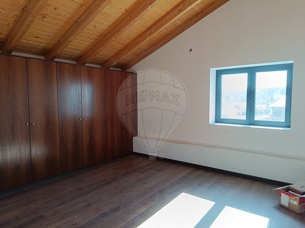 listing 126811005-52 picture-0