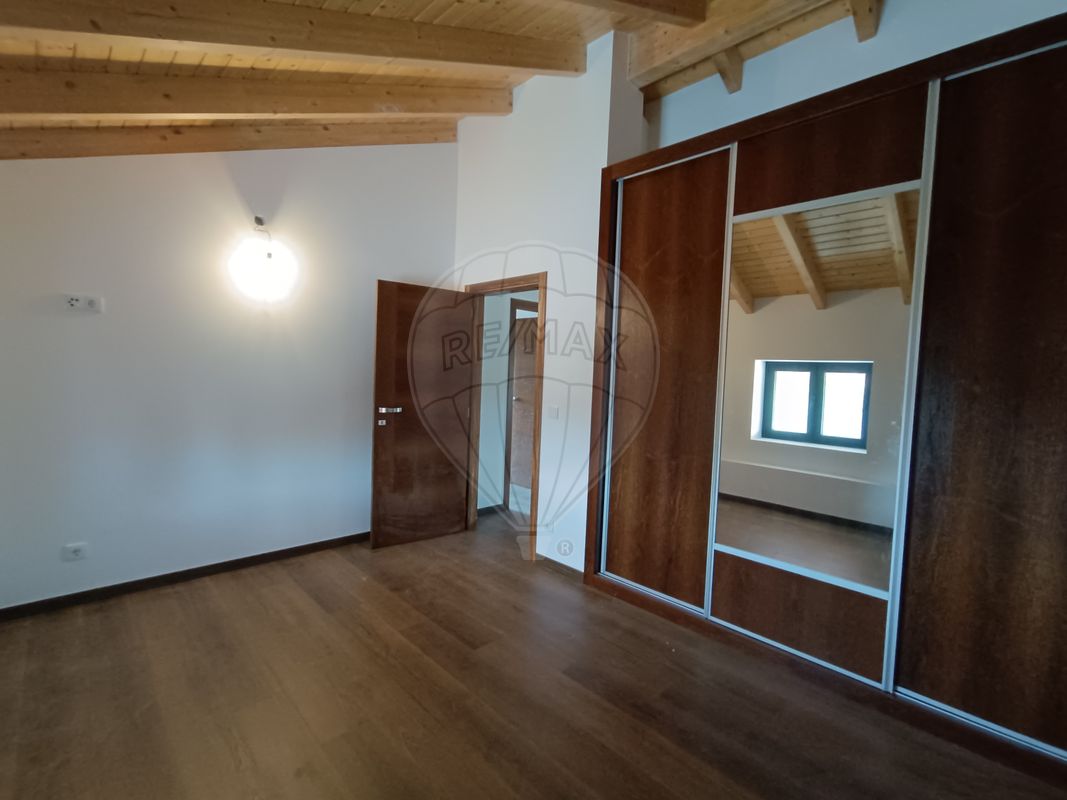 listing 126811005-52 picture-0
