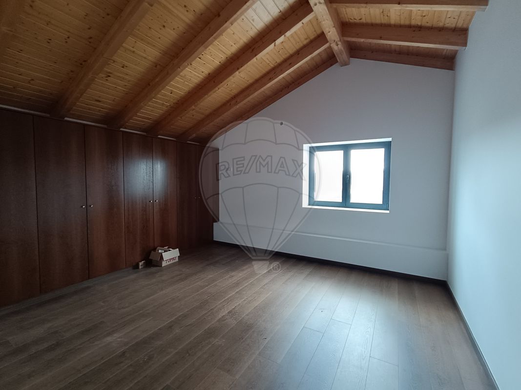 listing 126811005-52 picture-0