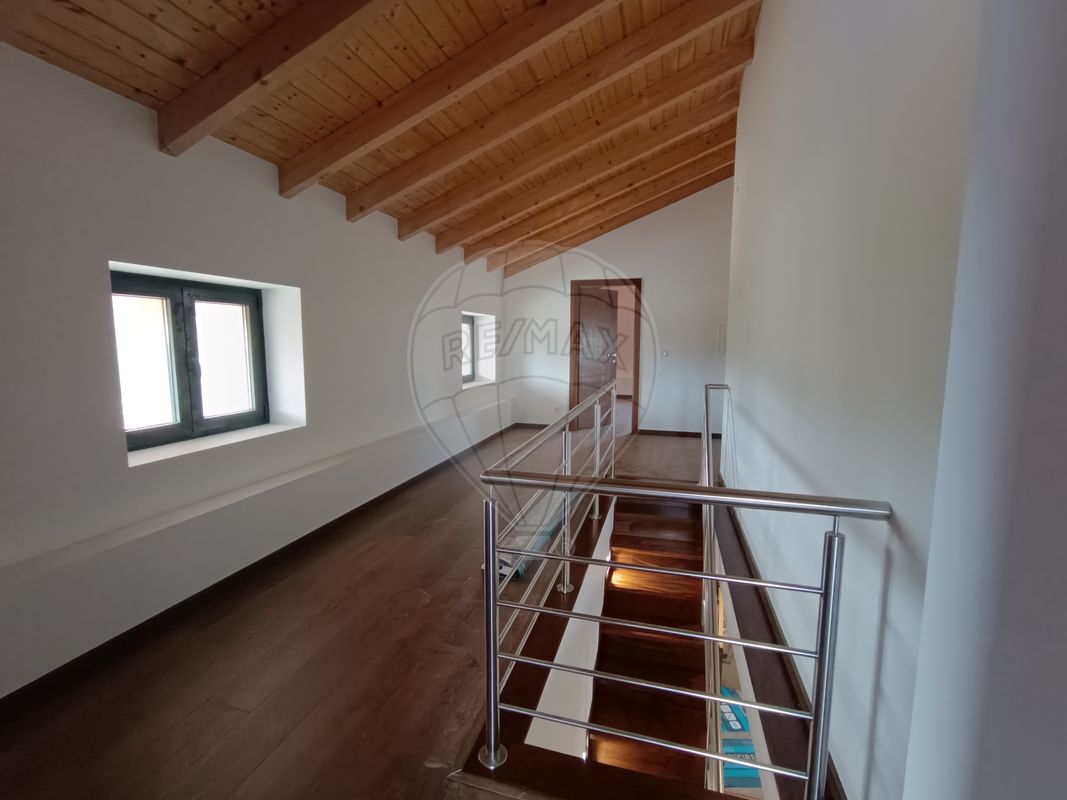 listing 126811005-52 picture-0