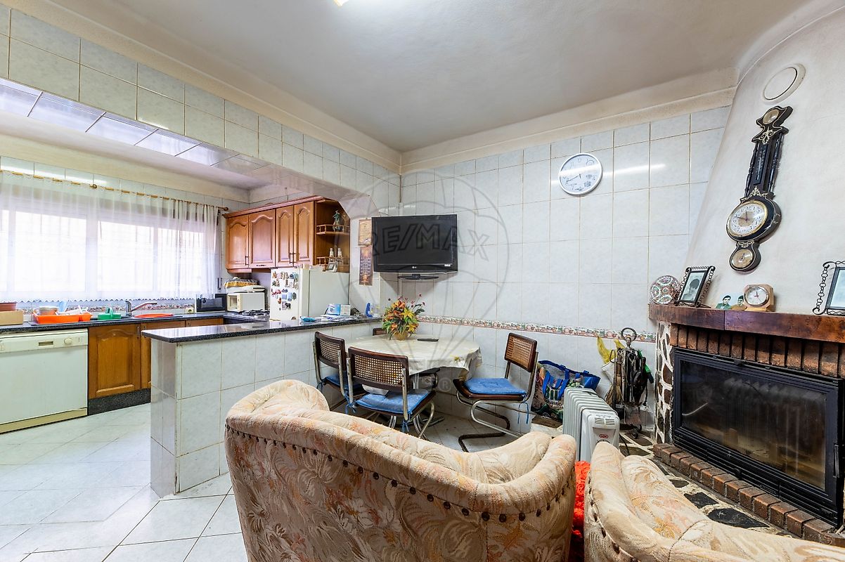 listing 126811017-4 picture-0