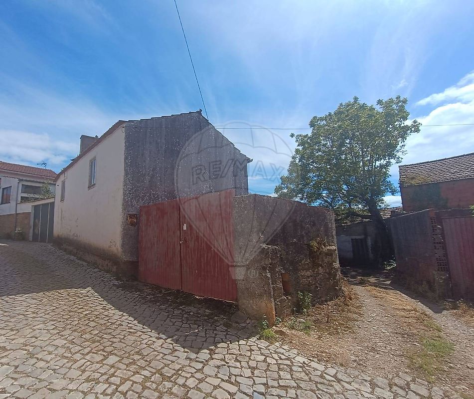 Moradia - Degracias e Pombalinho, Soure, Coimbra