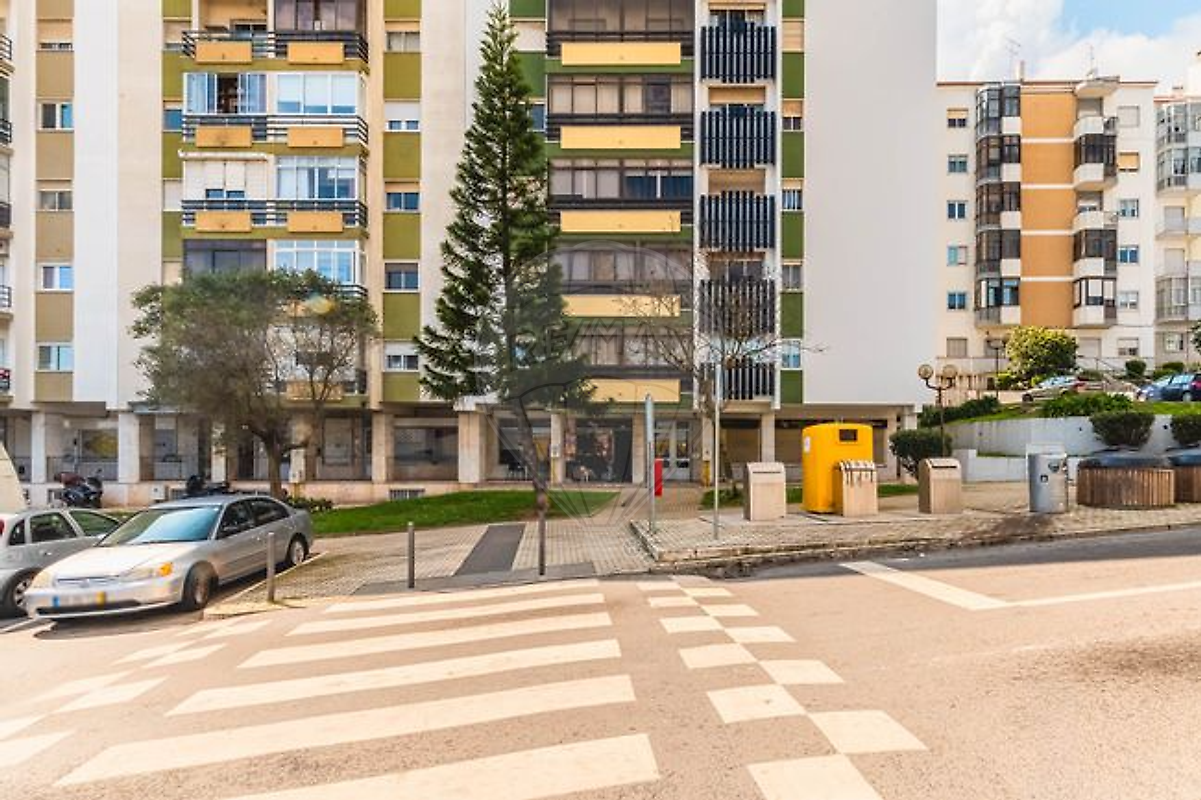 Apartamento T2 à venda em Amadora