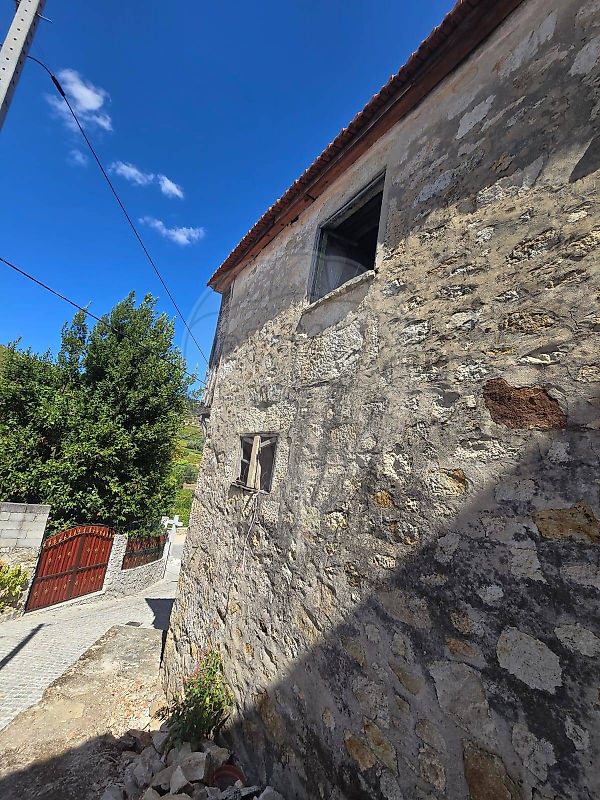 Moradia - Parada do Bispo e Valdigem, Lamego, Viseu