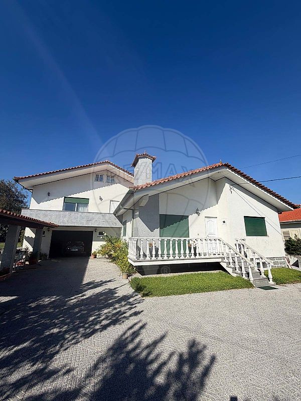 Apartamento T4 à venda em Vila Nova de Famalicão