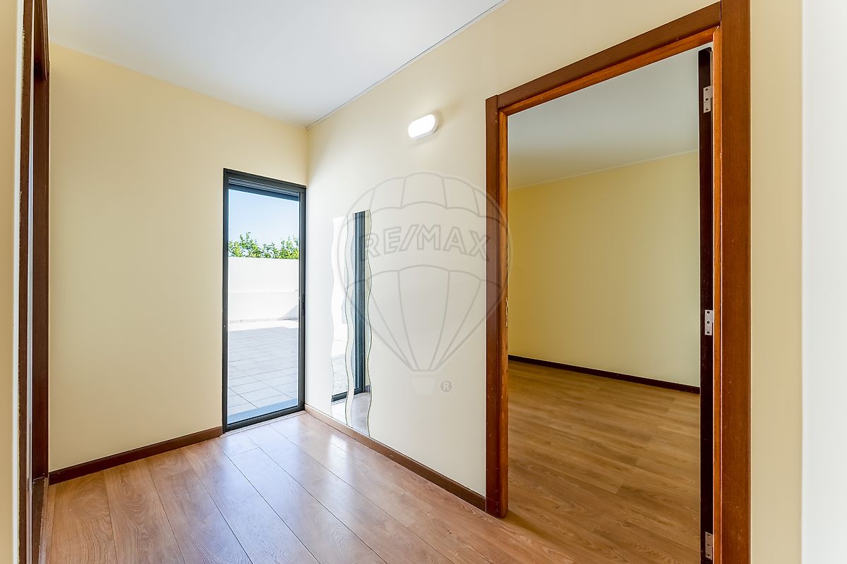 listing 126841038-16 picture-0