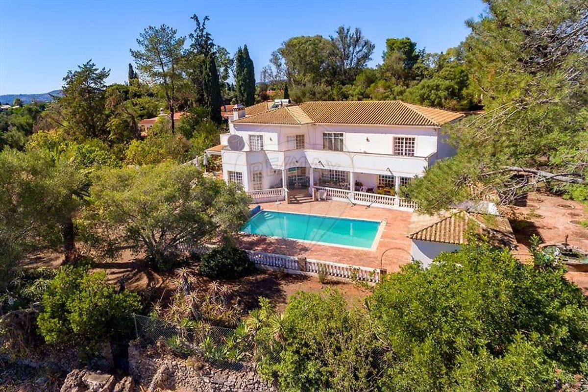 Moradia T5 para venda