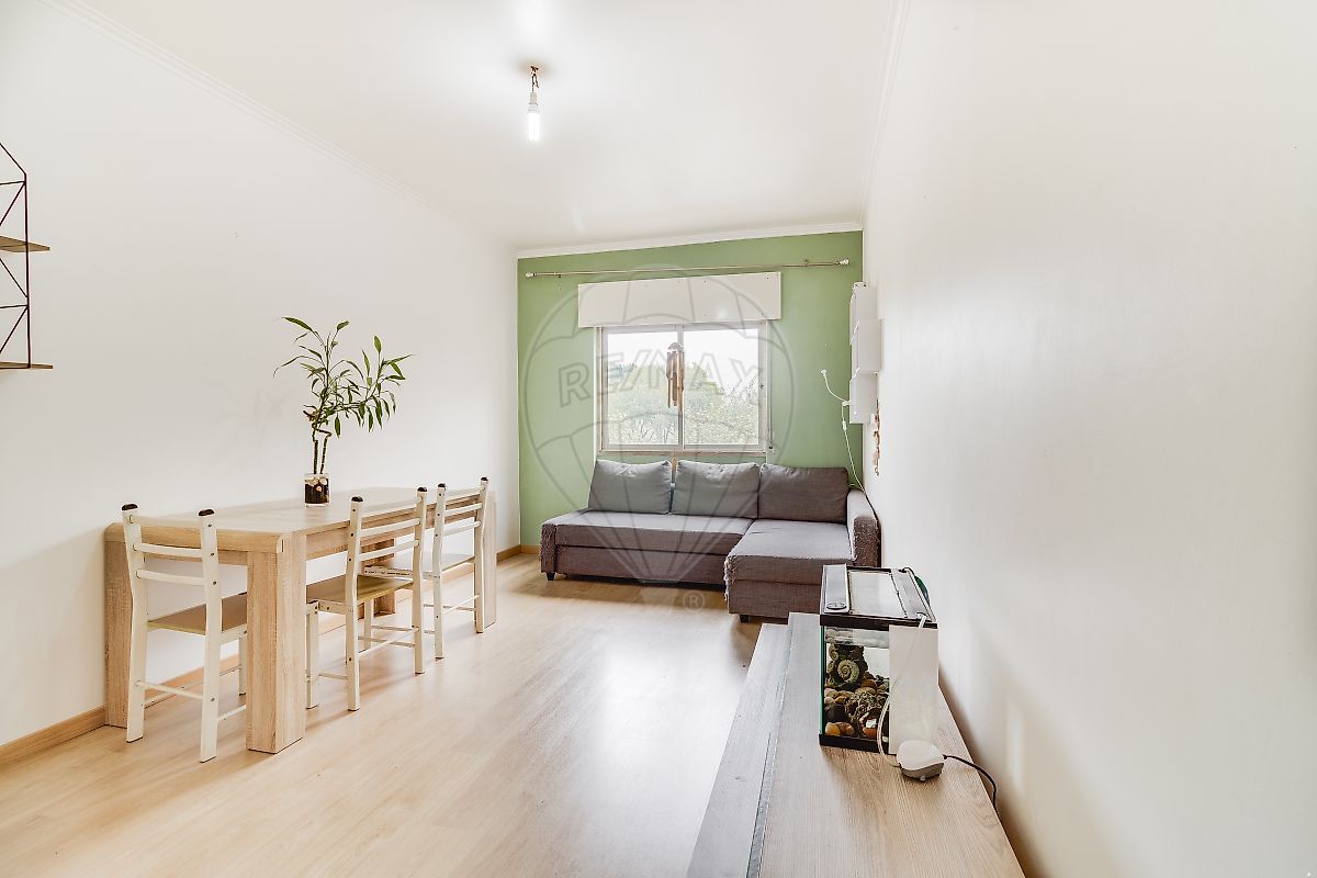 Apartamento T2 à venda em Amadora