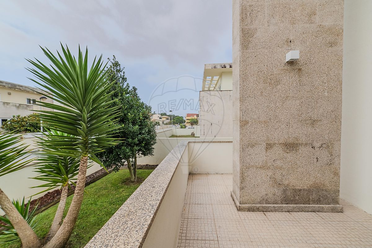 listing 126861015-33 picture-0