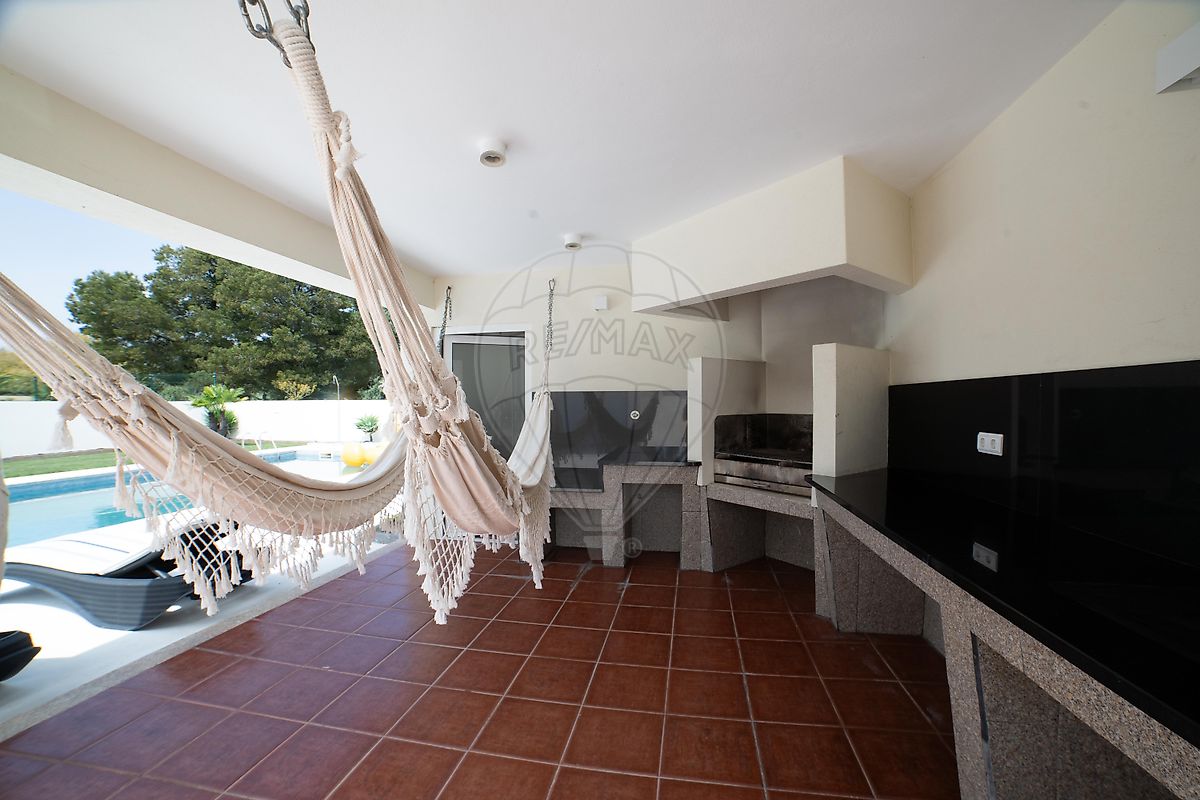 listing 126861015-33 picture-0