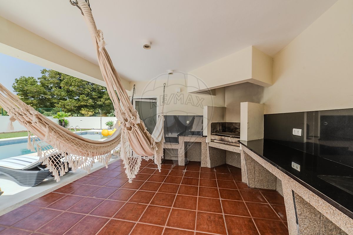 listing 126861015-33 picture-0