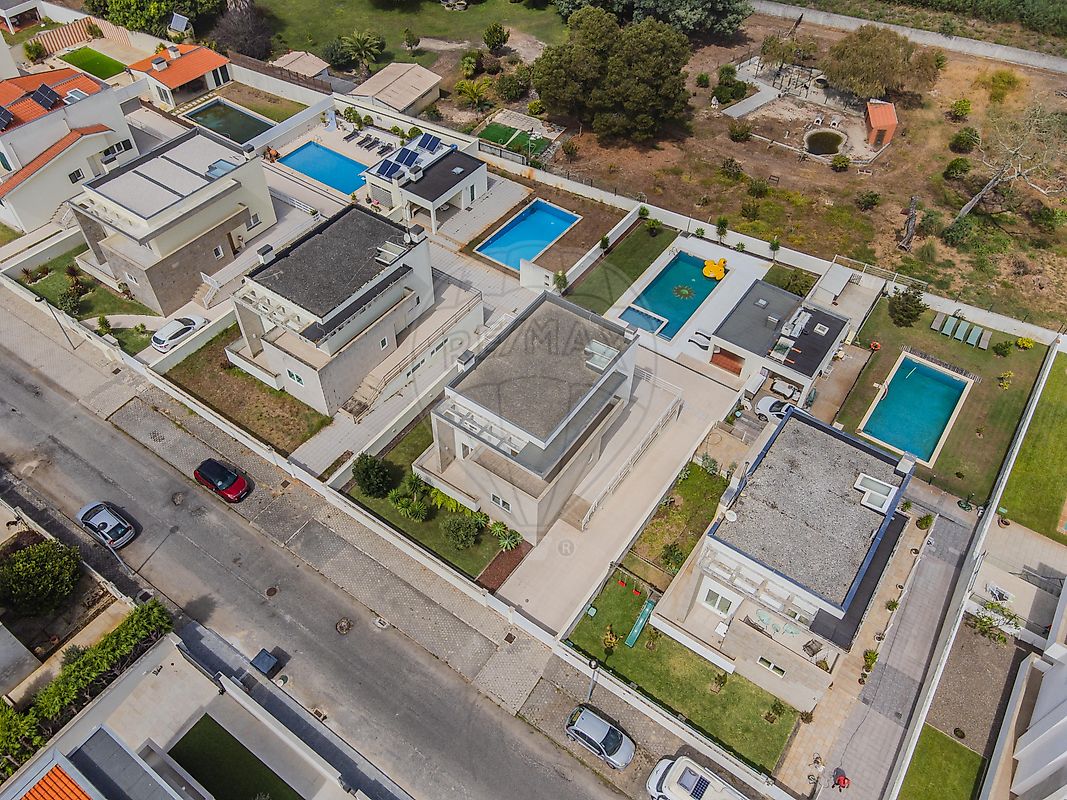 listing 126861015-33 picture-0