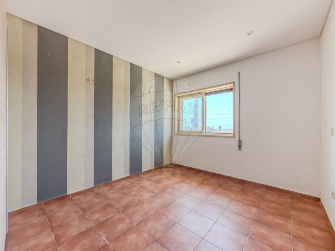 listing 126861010-15 picture-0