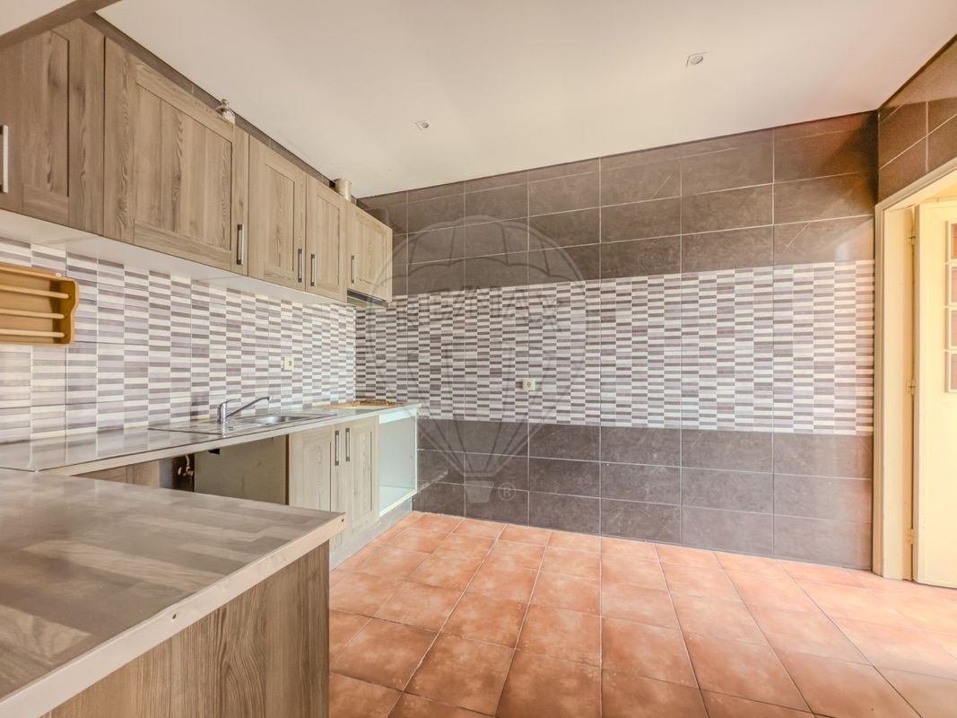 listing 126861010-15 picture-0