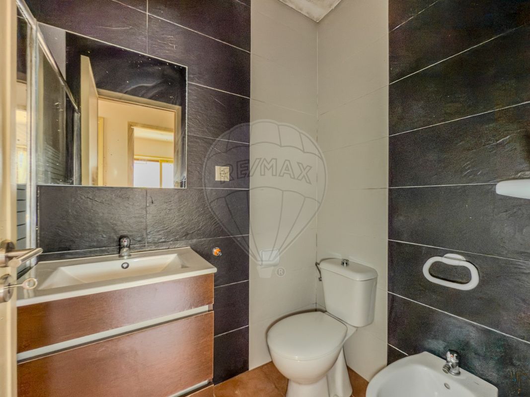 listing 126861010-15 picture-0
