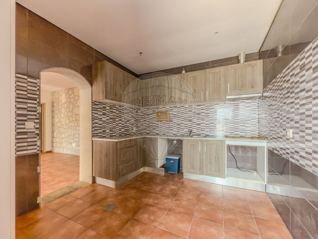 listing 126861010-15 picture-0