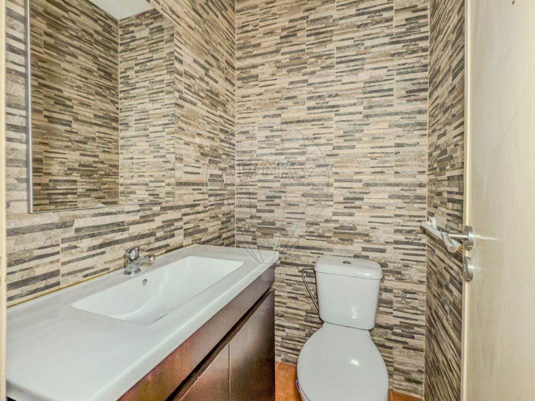listing 126861010-15 picture-0
