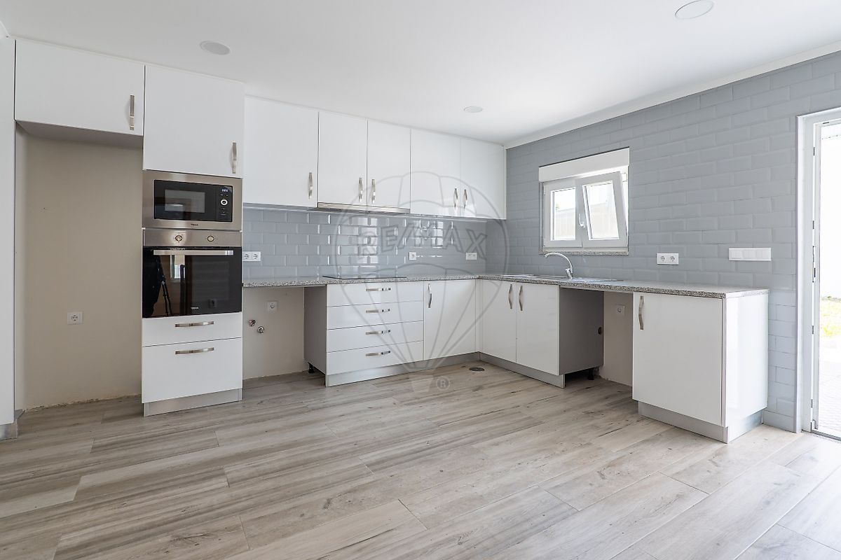 listing 126861081-2 picture-0